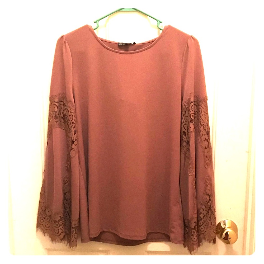 NWT Woman’s Medium Top - Mauve, Bell Sleeves